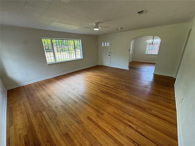 713 Iris Ave — Photo 6