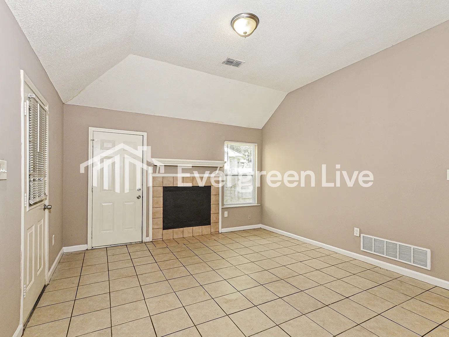 3 bed, 2.0 bath, 1200 sqft, $1,345 — Photo 2