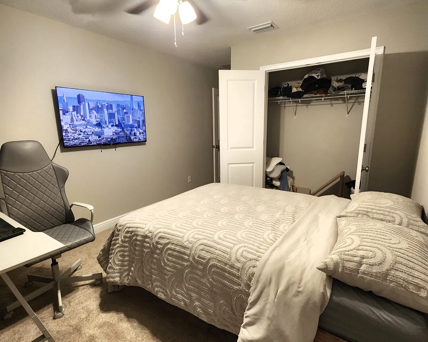 3 bed, 2.5 bath, 1700 sqft, $1,300 — Photo 4