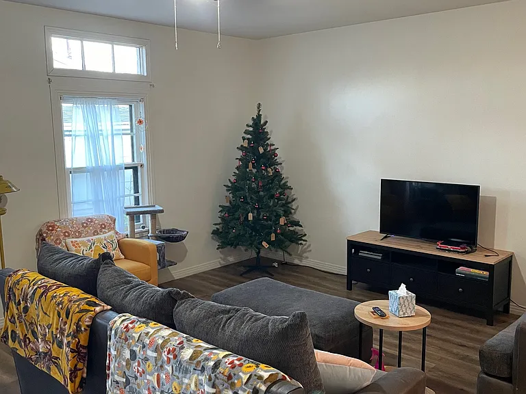 925 Albany St — Photo 16