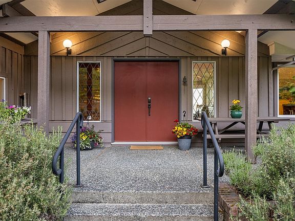 4th image of 2858 Twin Oaks Dr