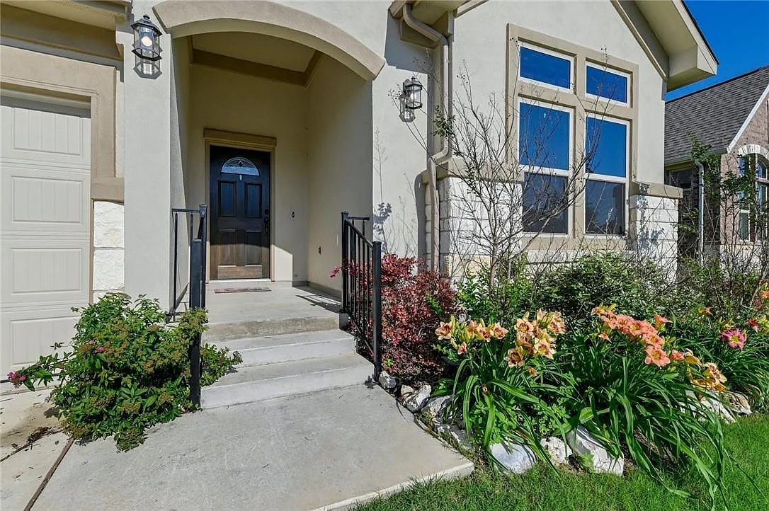 3 bed, 2.5 bath, 2150 sqft, $2,600 — Photo 2