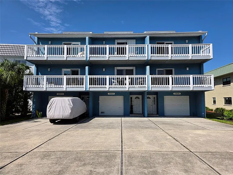11820 Capri Cir S — Photo 1