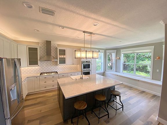 Kitchen & Window seat