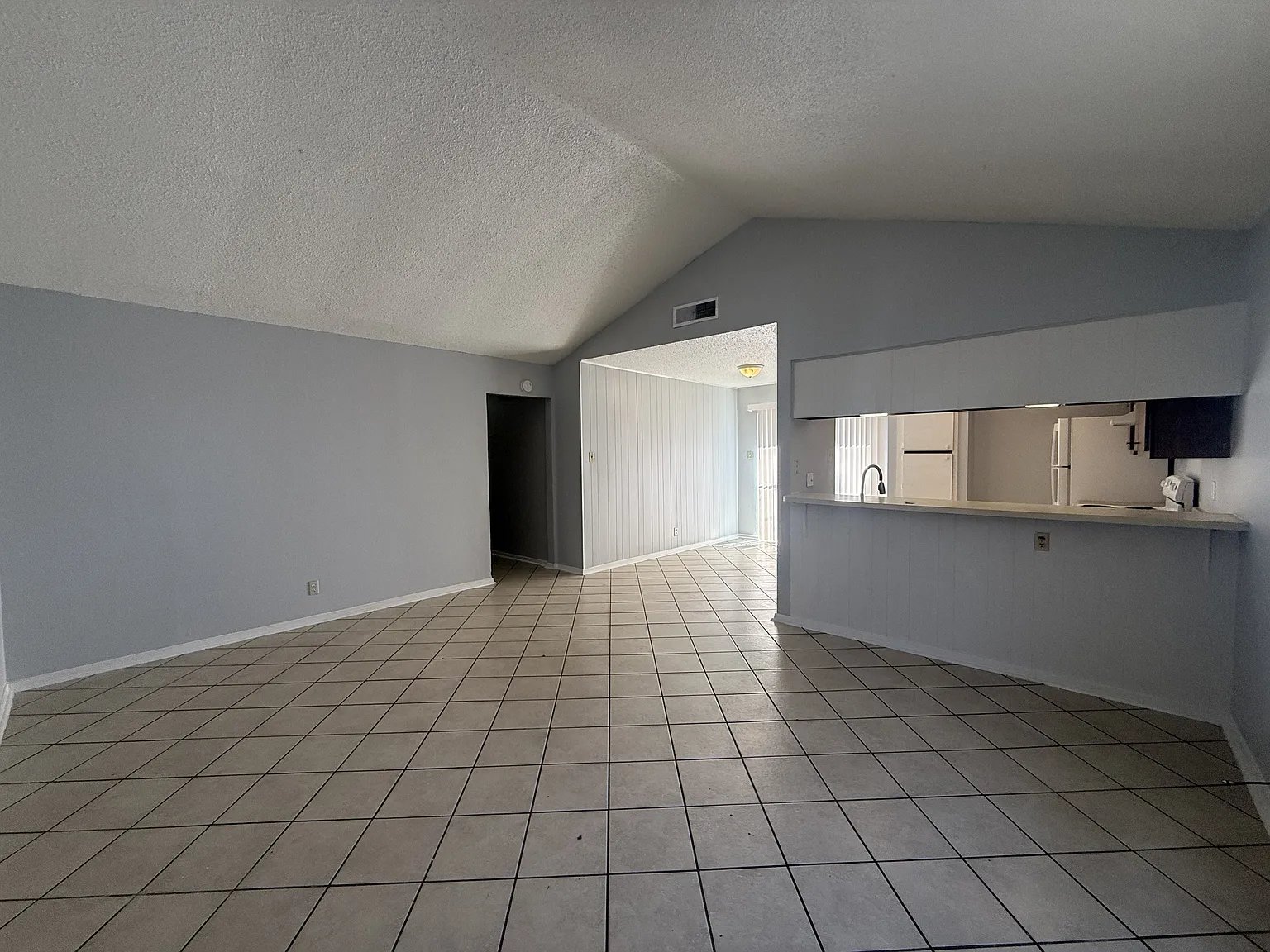 102 Cockerham Street - B — Photo 2