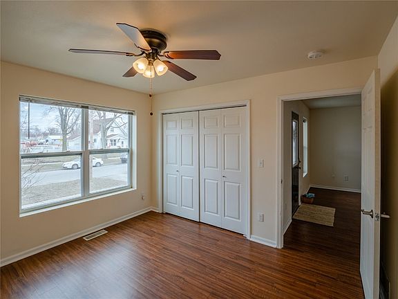 3rd image of 1009 H Ave NW