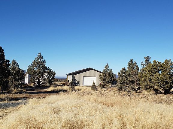 2nd image of 1374 SE Pine Ln
