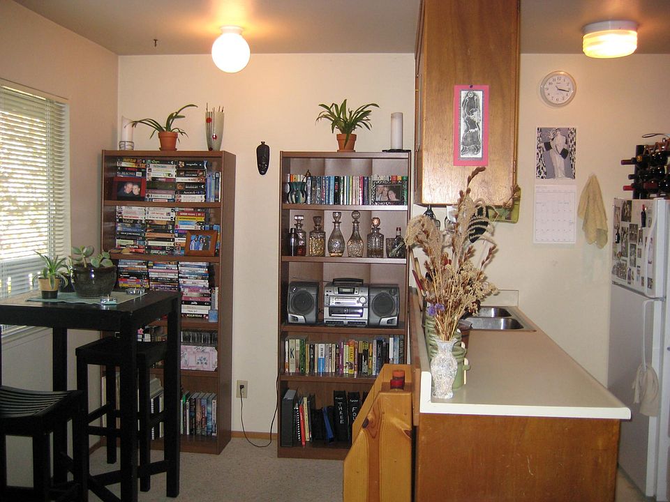 2nd image of 1450 Merrill St #4
