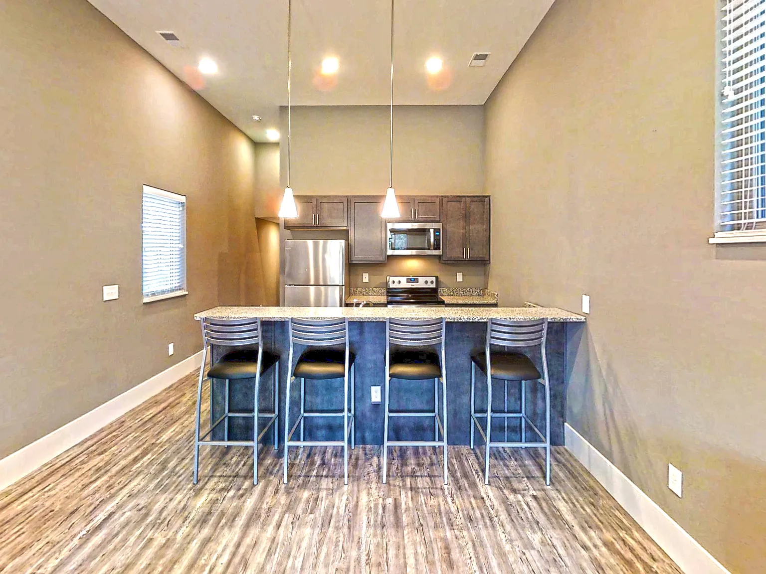308 E Clark St — Photo 4