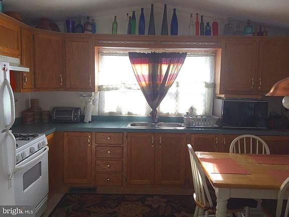 4th image of 2319 Warren Ave