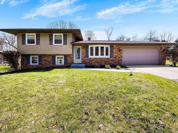 50866 Country Knolls Dr, Granger, IN 46530