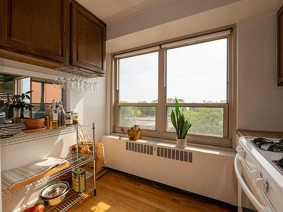 5th image of 3950 N Lake Shore Dr APT 500