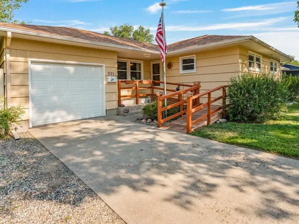 921 25th St W, Billings, MT 59102