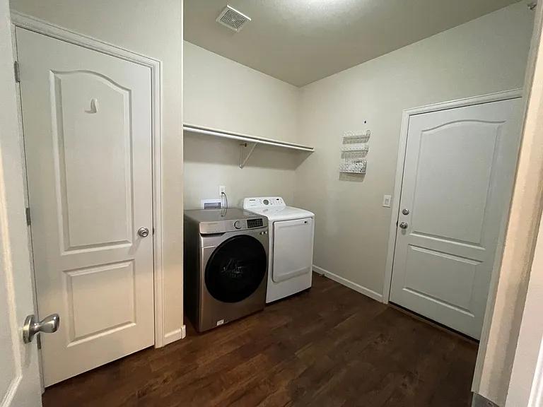 540 Colins Ct — Photo 10