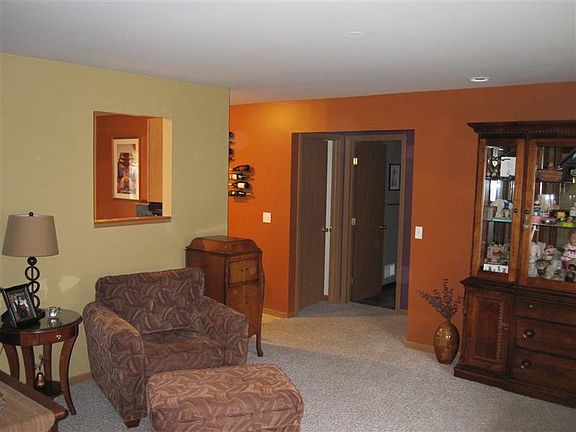 5th image of 67 E Gloucester Dr