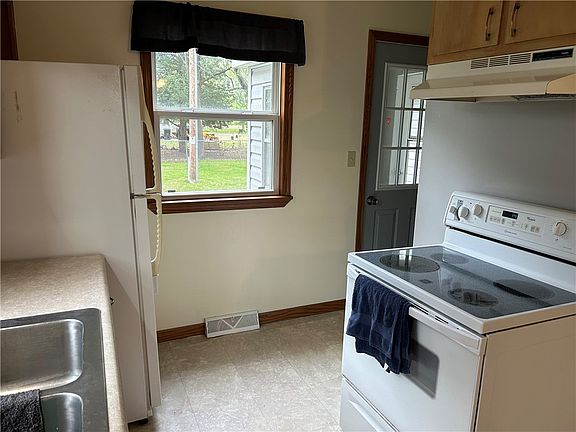 4th image of 334 Portland Avenue