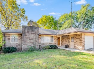 300 Yolane Dr, Sugar Grove, IL 60554