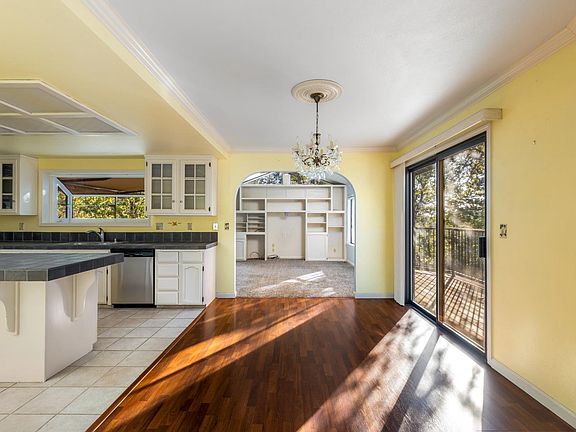 5th image of 11868 Goldfinch Ct