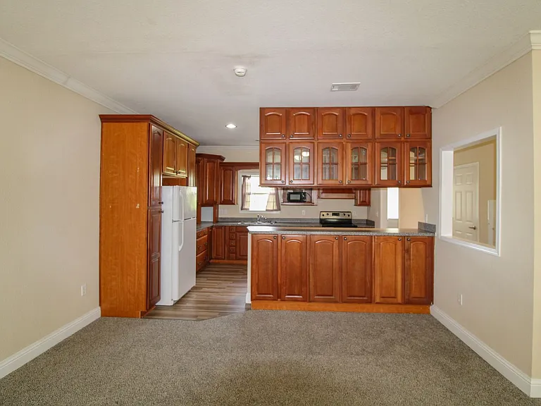 126 Meadows Ln — Photo 7