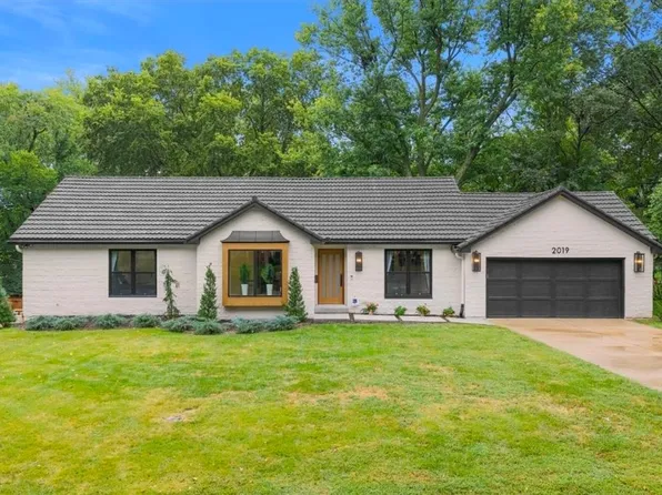 2019 W 81st Ter, Leawood, KS 66206