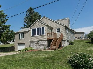 3690 Maple St, Hazel Green, WI 53812