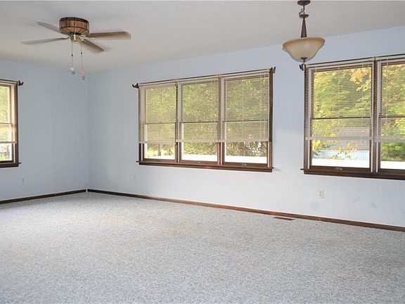 3rd image of 441 Cathy Dr