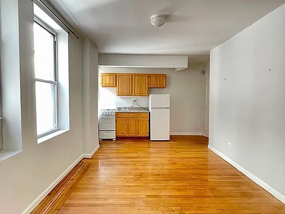4th image of 140 W 71st St APT 8-A