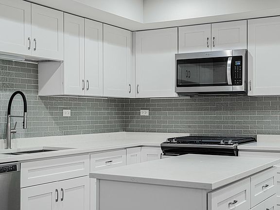 4th image of 135 Castle Rock Ln