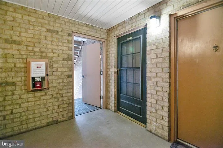 8865 Rollright Ct — Photo 2