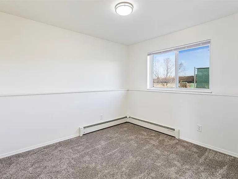 North Russell Apts-1650 N Russell — Photo 34