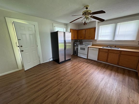 5th image of 249 NE Bloxham St