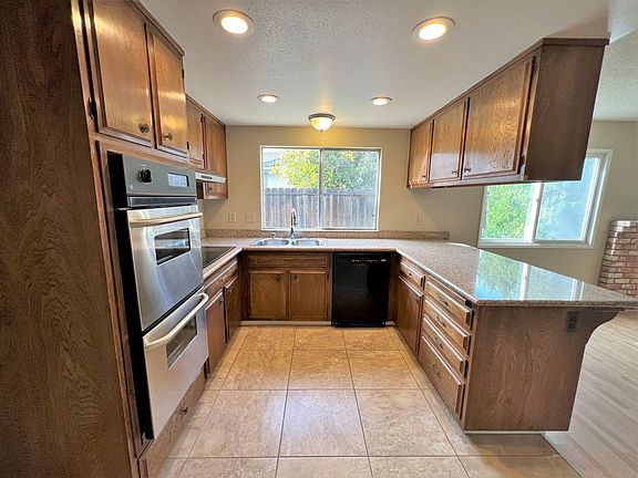 5th image of 2236 Lafayette Dr
