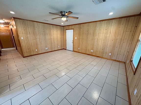 2nd image of 633 Simmons St
