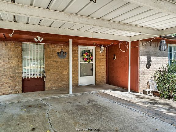 2nd image of 700 Leonard Dr