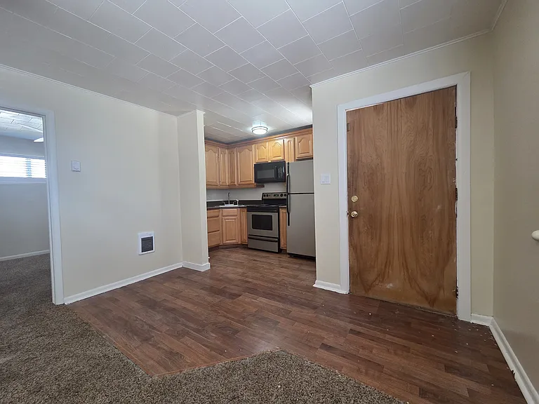 1226 Yale Ave #5 — Photo 5