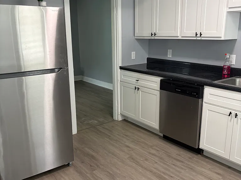 808-814 Nathan Ave #808 — Photo 5