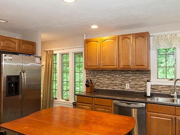 4th image of 18 Saint Elmo Rd