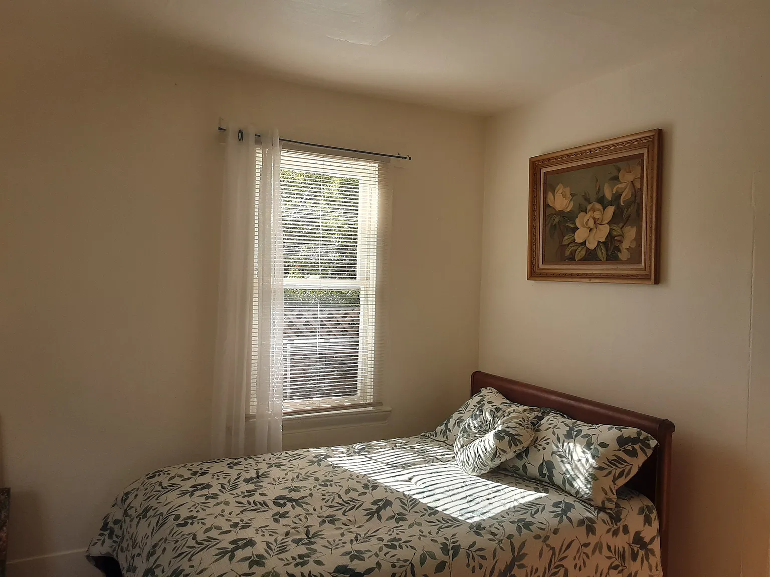 1084 Aileen St — Photo 3