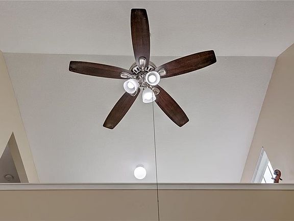 4th image of 105 Bradley Ct