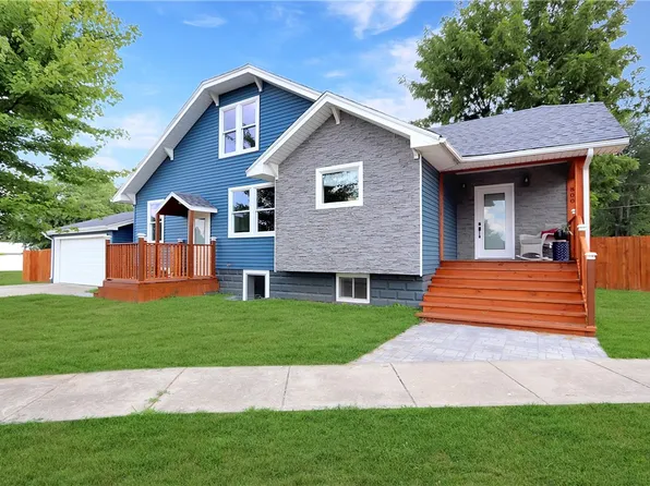 800 Vanlaningham Dr, Mattoon, IL 61938