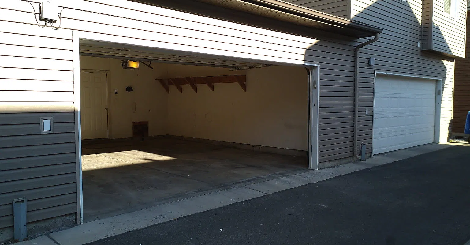 3 bed, 2.5 bath, 1383 sqft, $1,600 — Photo 4
