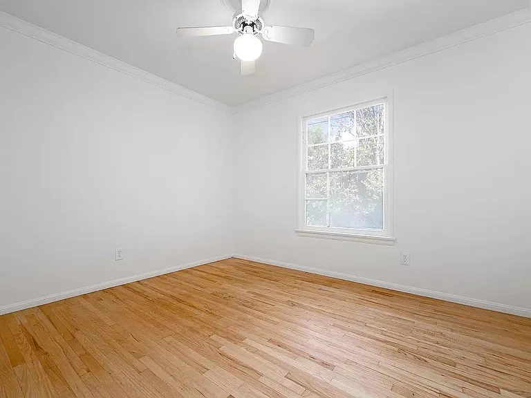 6985 Wisconsin Ave — Photo 11