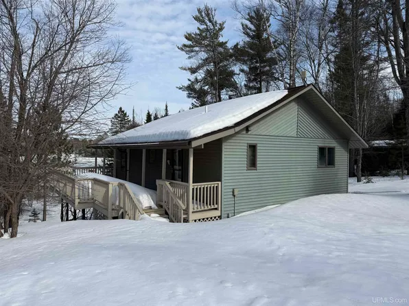 3260 Herron Dr, Gwinn, MI 49841