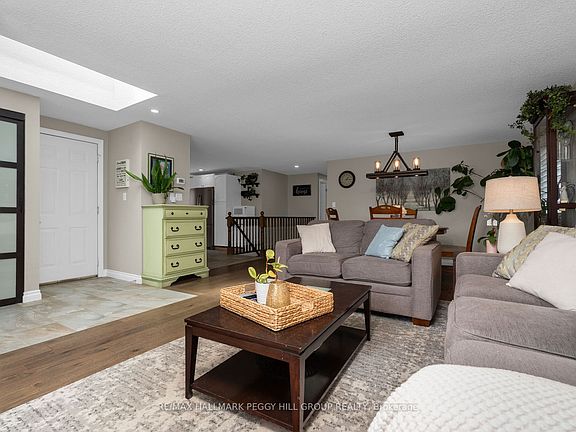5th image of 8 Holly Meadow Rd