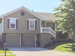 513 SW Montana Ridge Dr, Grain Valley, MO 64029