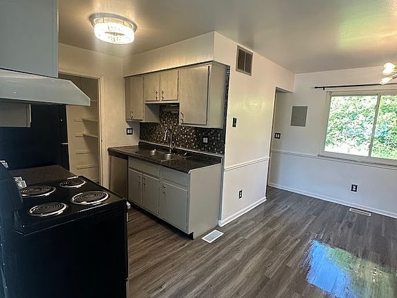 4th image of 3000 Benchwood Dr