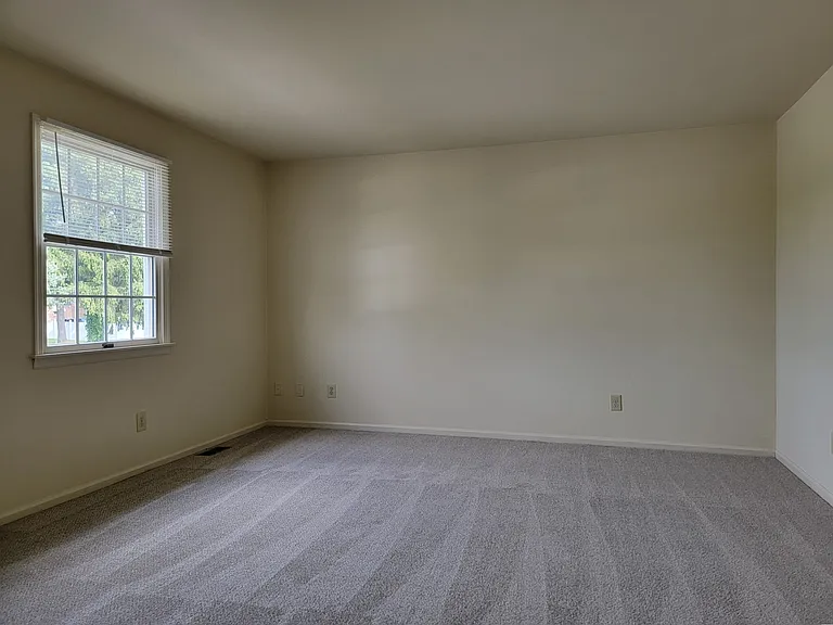 112 S Court St — Photo 14