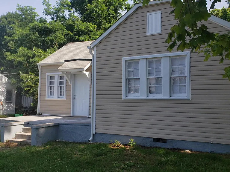 1119 Cedrow Dr — Photo 4