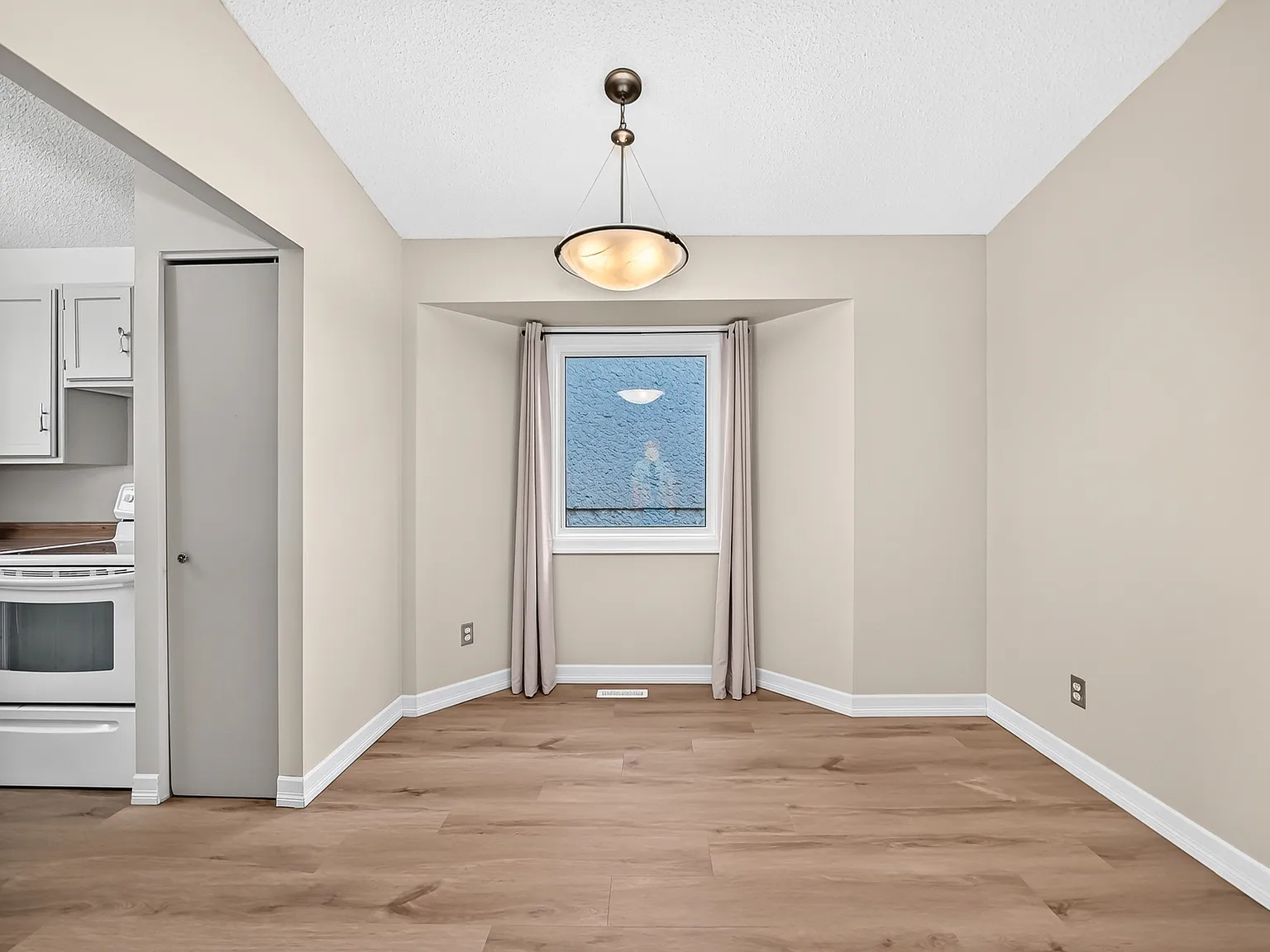 226 Devonshire Drive - 1 — Photo 3