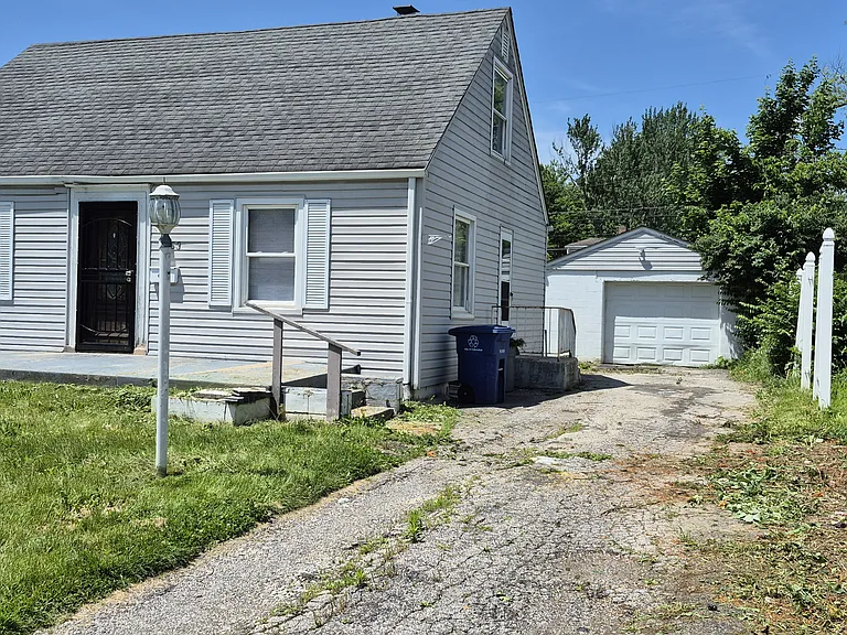 2553 Lexington Ave — Photo 2